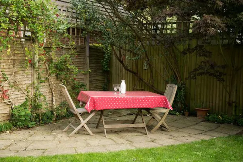 Terrace/Patio at Film location D2162 in Kent (photo 11)