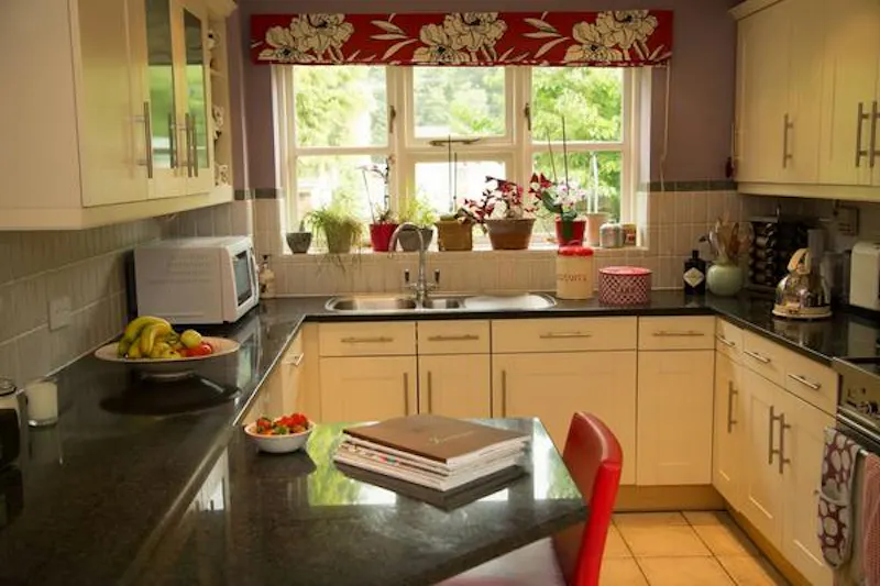 Kitchen at Film location D2162 in Kent (photo 15)