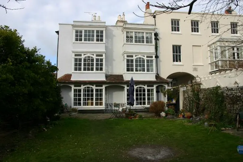 Eclectic Broadstairs home, A1334 (photo 3)