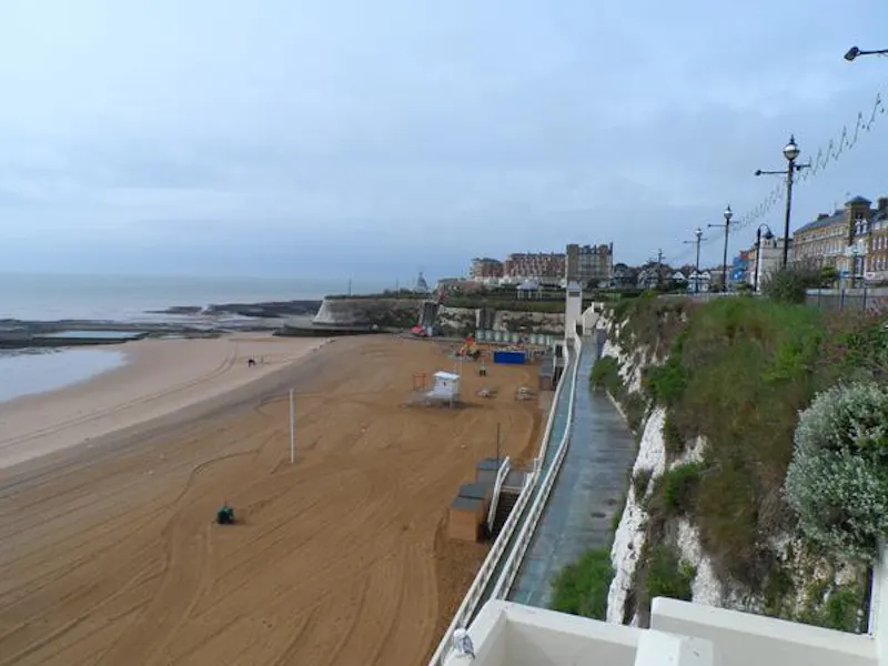 Eclectic Broadstairs home, A1334 (photo 40)