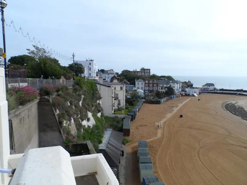 Eclectic Broadstairs home, A1334 (photo 41)
