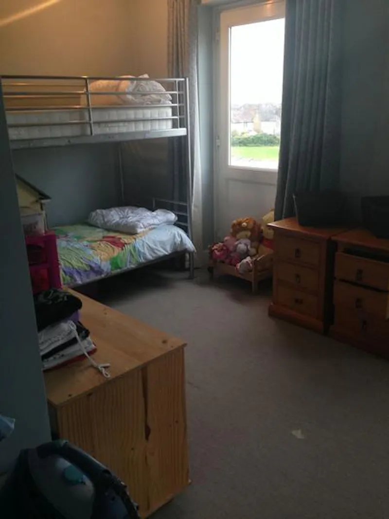 Bedroom - child's at Film location D2164 in London (photo 15)