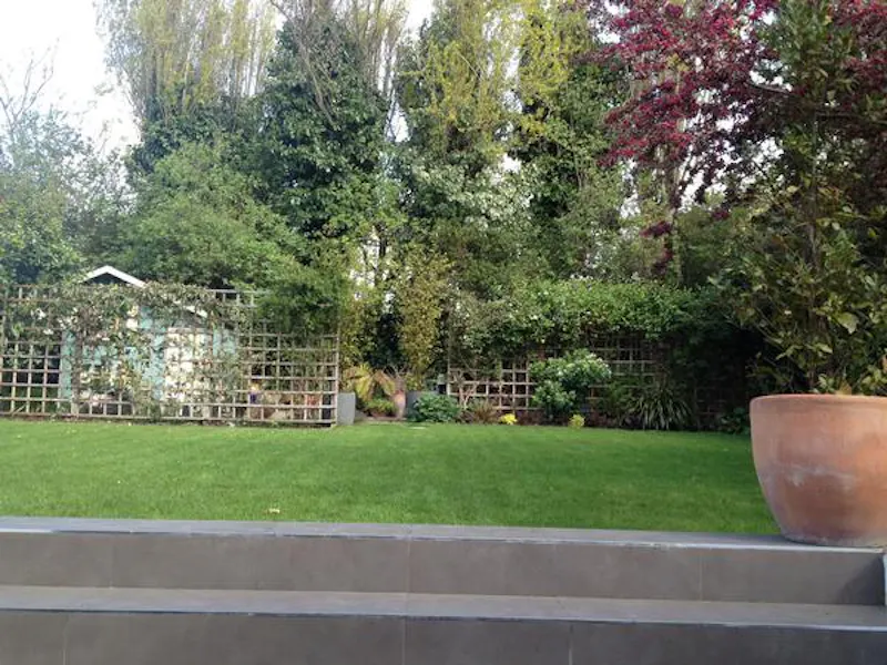 Garden at Film location D2164 in London (photo 17)