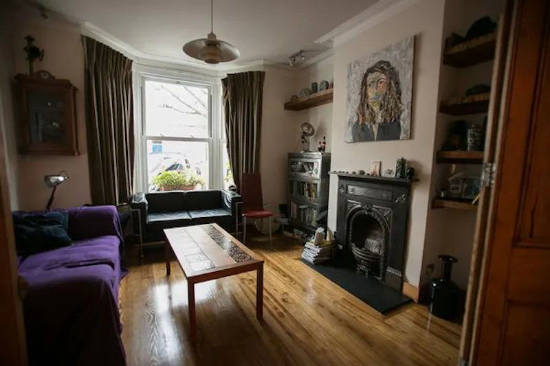 Living Room at Film location D2166 in London (photo 15)