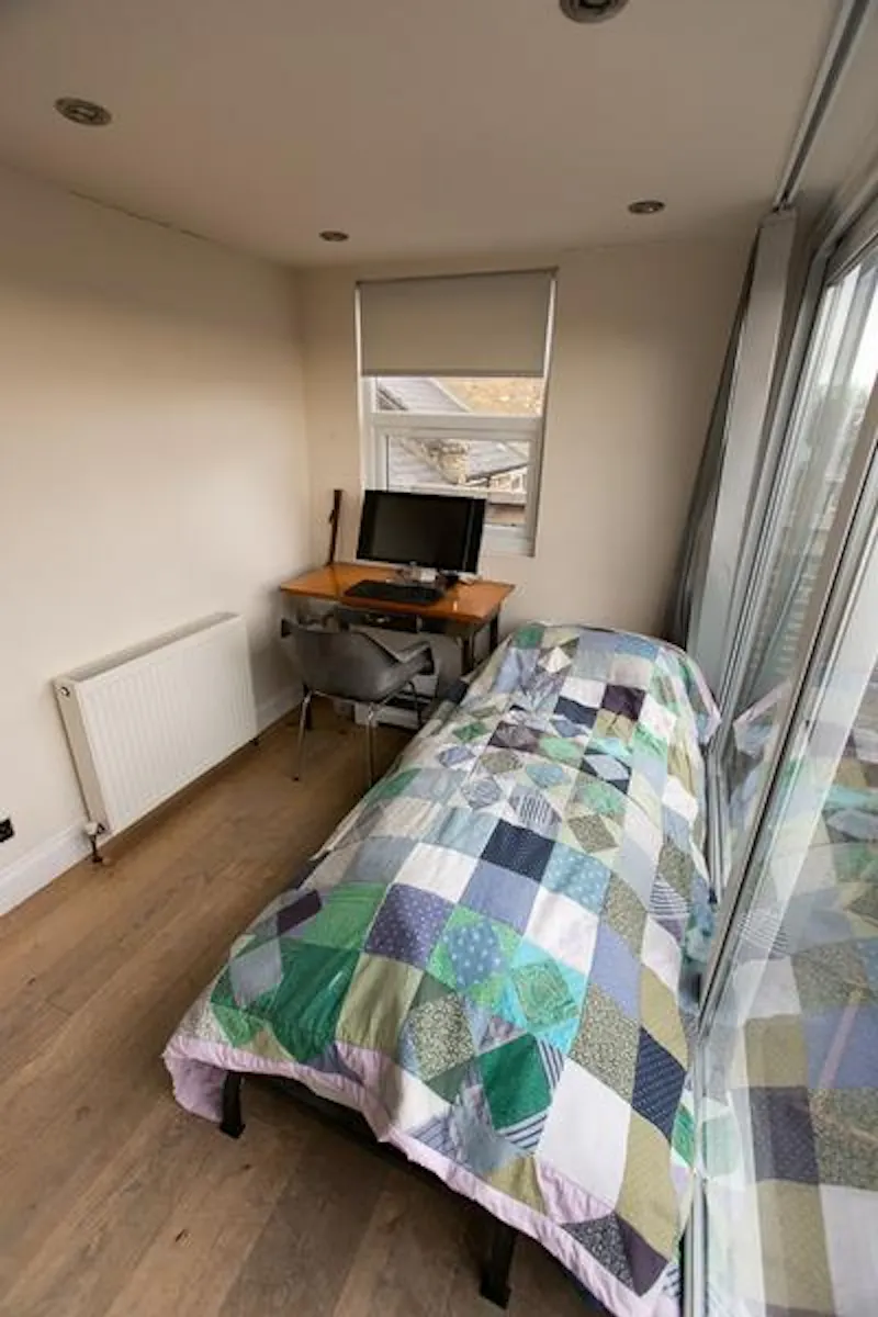 Film location D2166 in London (photo 28)