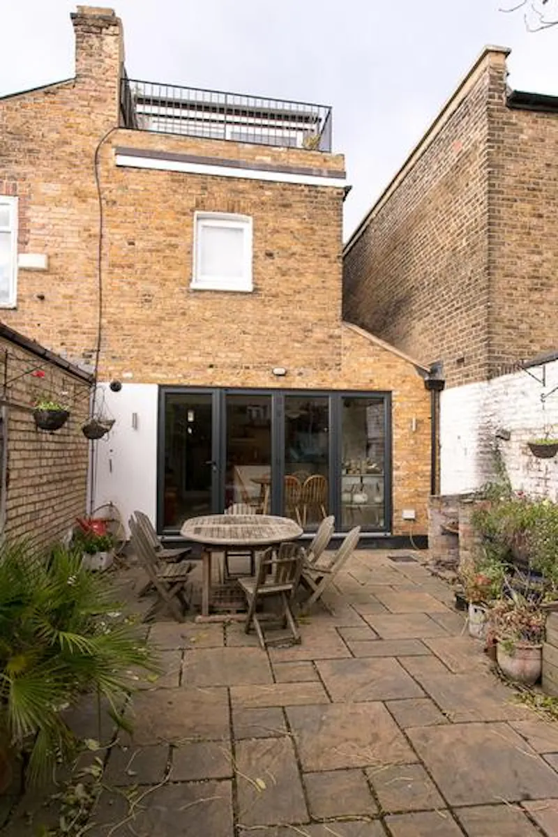 Terrace/Patio at Film location D2166 in London (photo 44)