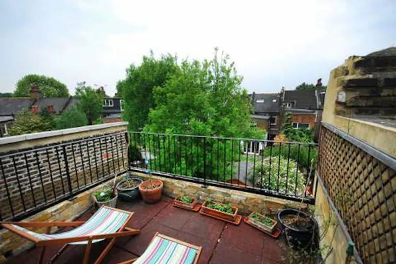 Roof terrace at Film location D2166 in London (photo 48)
