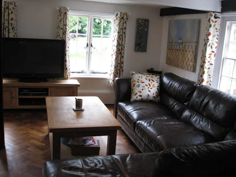 Living Room at Film location C844 in Essex (photo 5)