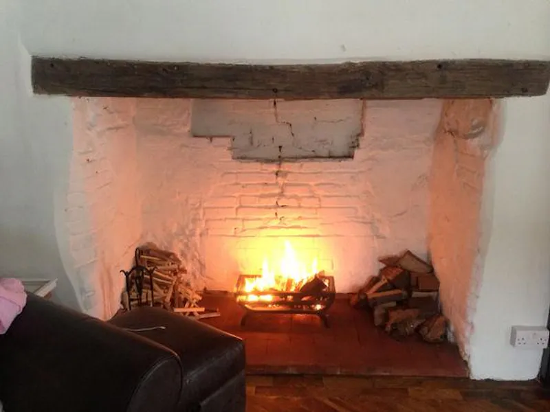 Fireplace at Film location C844 in Essex (photo 10)
