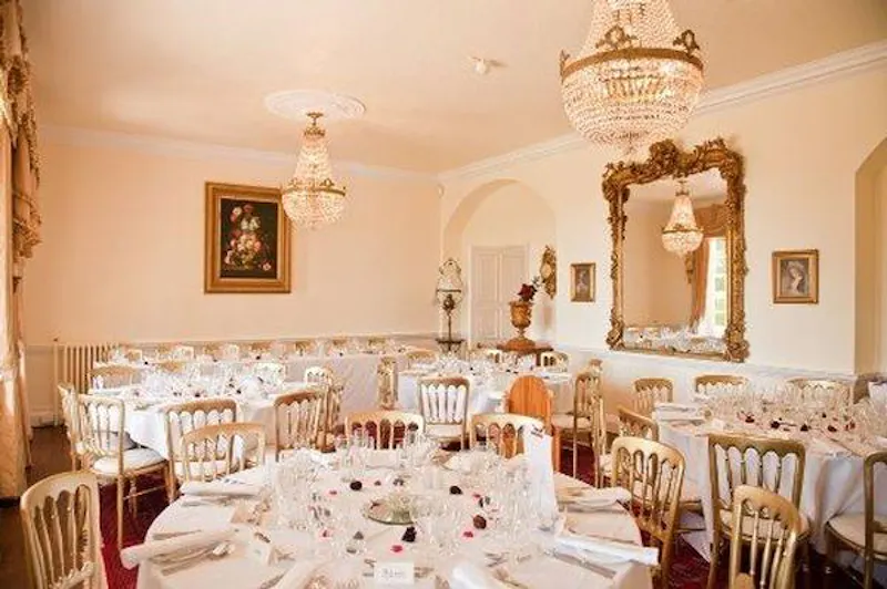 Dining room at Traditional Georgian hotel in Rye, A1001 (photo 4)