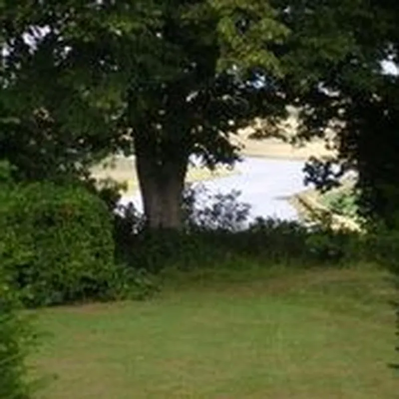 Lake at Traditional Georgian hotel in Rye, A1001 (photo 20)