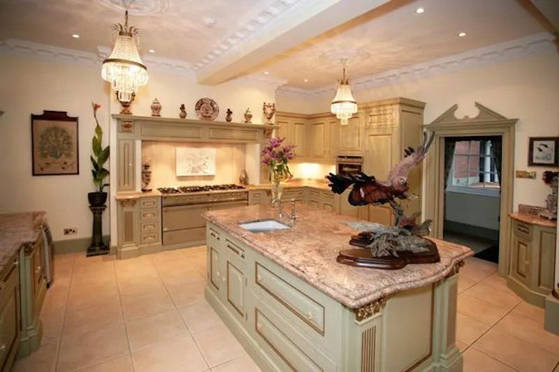 Kitchen at Traditional Georgian hotel in Rye, A1001 (photo 7)