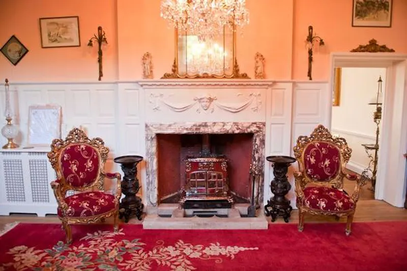 Fireplace at Traditional Georgian hotel in Rye, A1001 (photo 9)