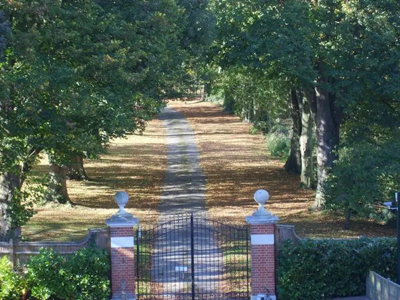 Driveway at Traditional Georgian hotel in Rye, A1001 (photo 23)