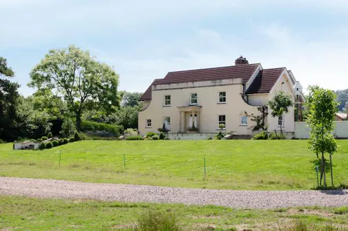 East Stour country house, B1627