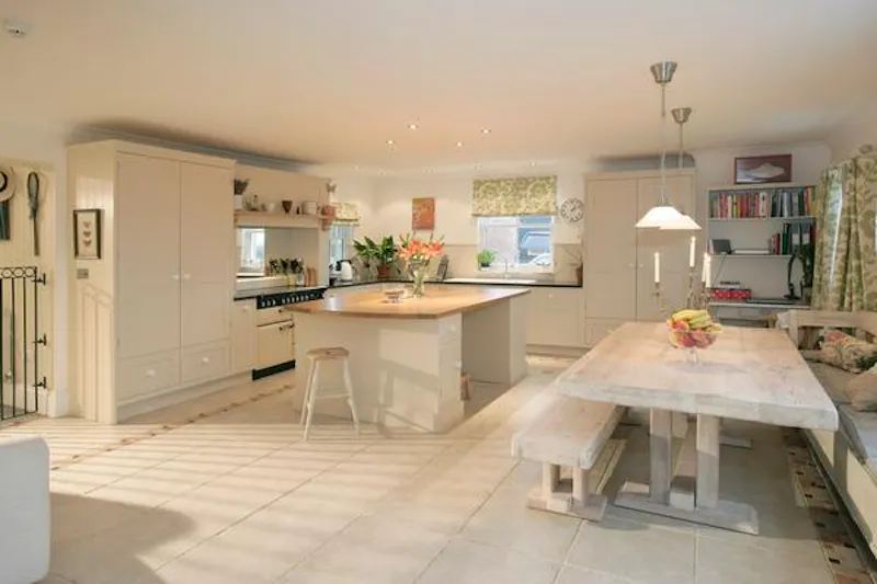 Aga at East Stour country house, B1627 (photo 2)