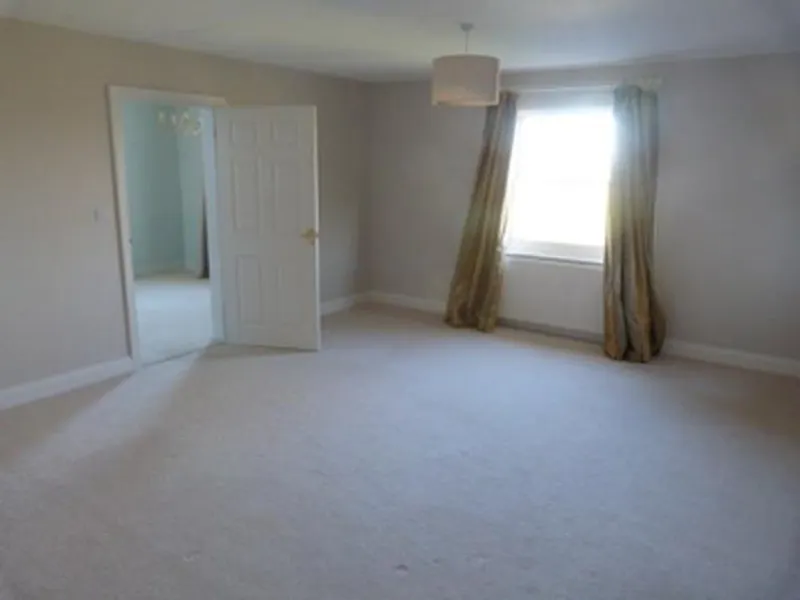 Bedroom at East Stour country house, B1627 (photo 10)