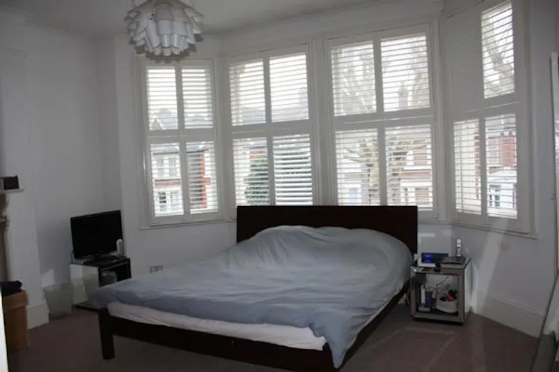 Bedroom at Catford family home, E391 (photo 10)