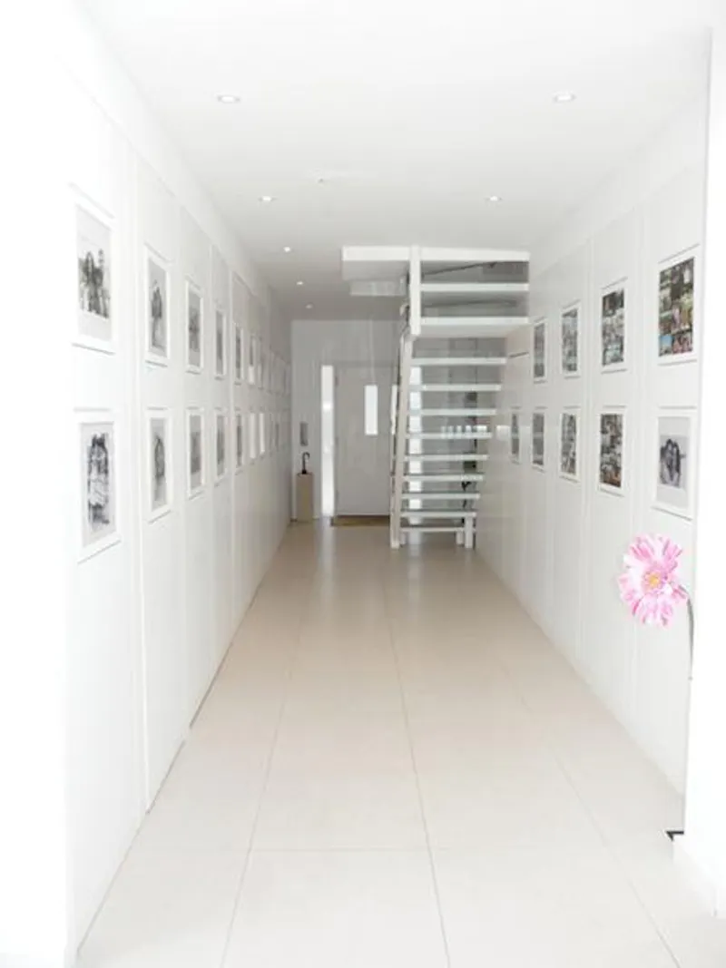 Corridor at Film location D2170 in London (photo 8)