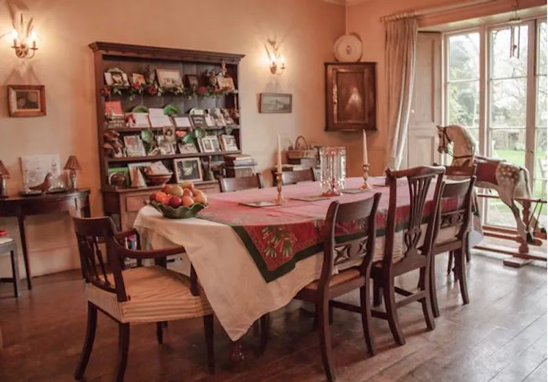 Dining room at Broadwell country house, B1628 (photo 4)