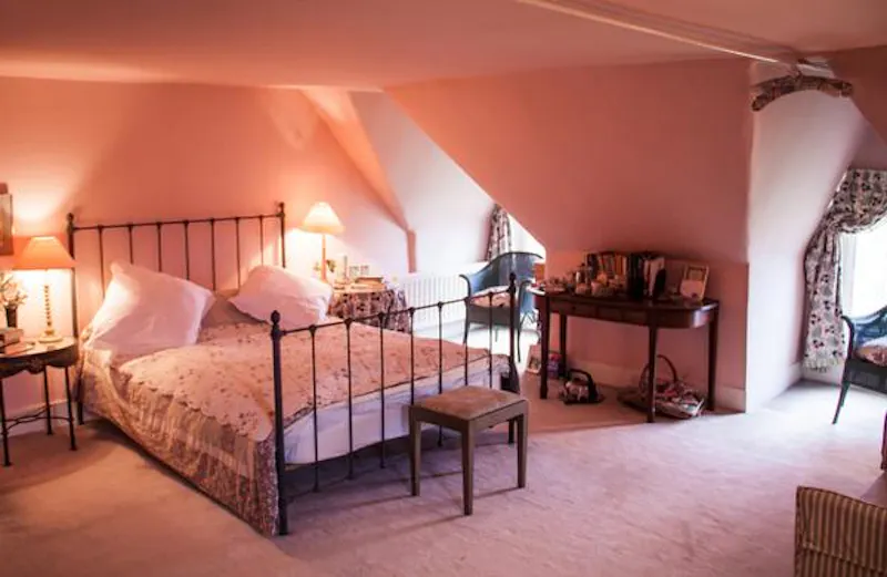 Bedroom at Broadwell country house, B1628 (photo 7)