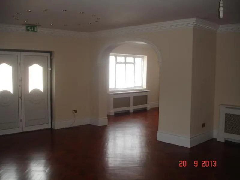 Entrance hall at Vacant Hillingdon House, D2167 (photo 3)