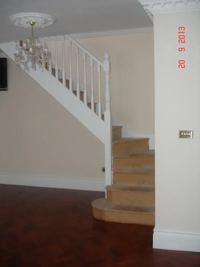 Staircase at Vacant Hillingdon House, D2167 (photo 5)