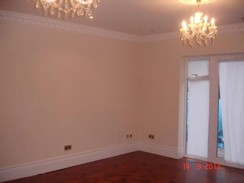 Vacant Hillingdon House, D2167 (photo 8)
