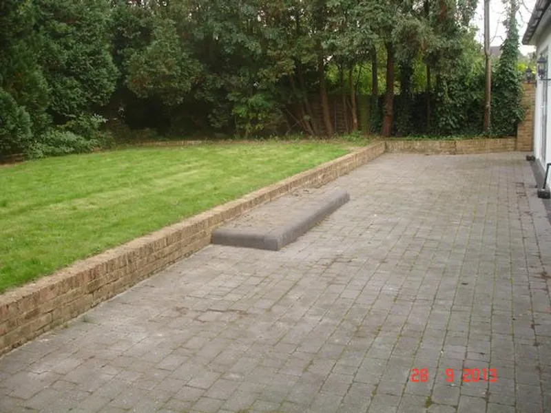 Garden at Vacant Hillingdon House, D2167 (photo 21)