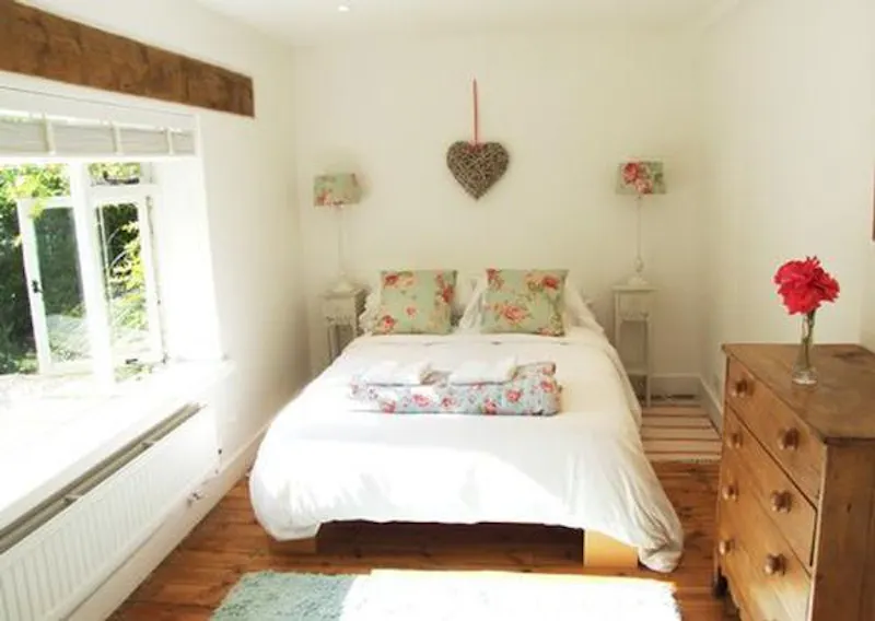 Bedroom at Film location C845 in East Sussex (photo 12)