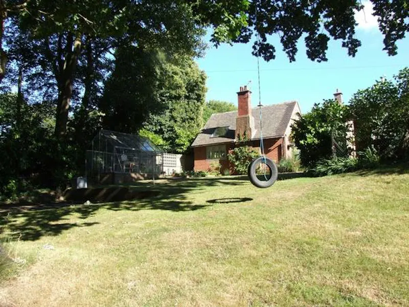 Garden at Film location C845 in East Sussex (photo 17)