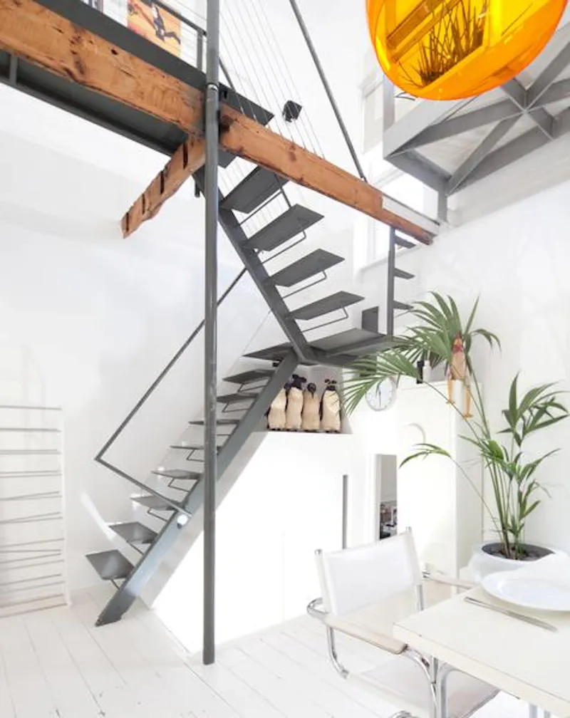 Staircase at Cool Stoke Newington apartment, F1041 (photo 8)