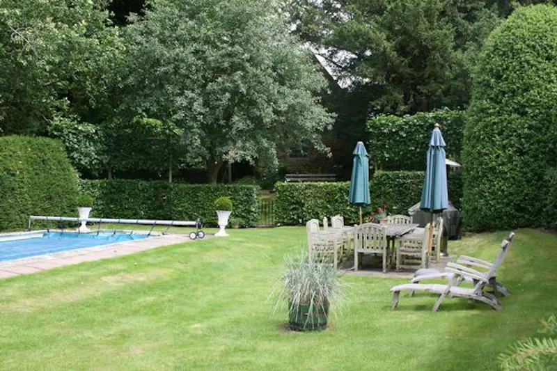 Charming Towcester rectory, A1335 (photo 28)