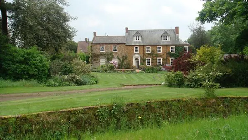 Charming Towcester rectory, A1335 (photo 30)