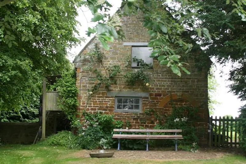 Stable / Outbuildings at Charming Towcester rectory, A1335 (photo 33)