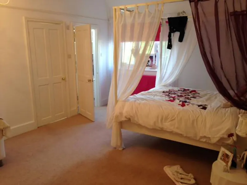 Bedroom at Film location D2169 in Hertfordshire (photo 13)