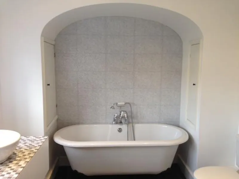 Bathroom at Film location D2169 in Hertfordshire (photo 16)