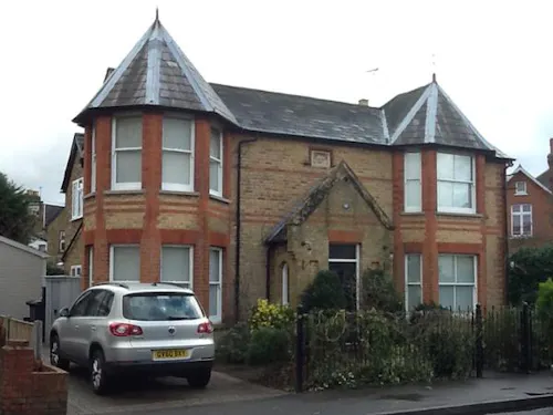 Double fronted Egham house, B1629