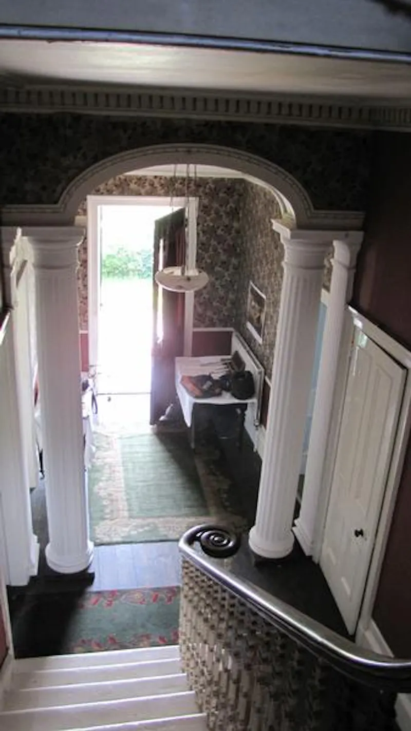 Entrance hall at Stunning Kilcreggan stone house, B1630 (photo 13)