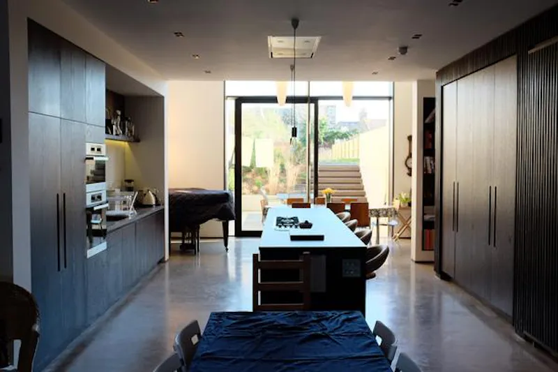 Kitchen island at Ultra-modern Camberwell house, K387 (photo 3)