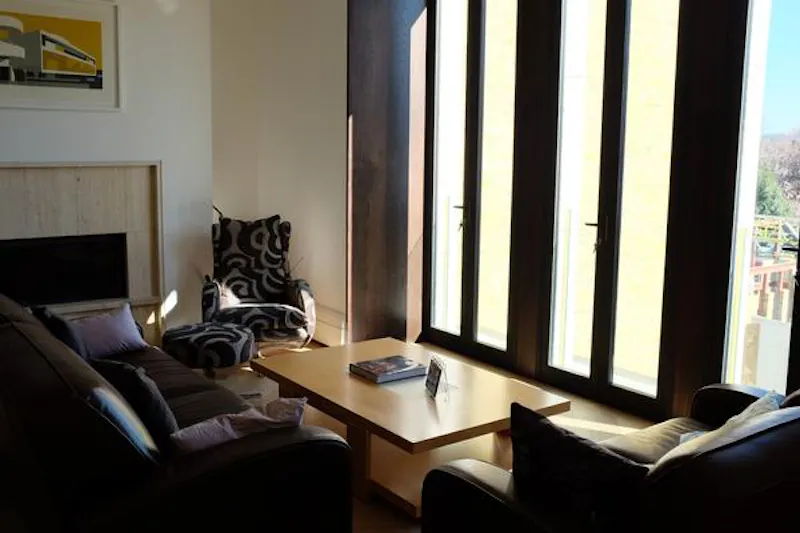 Living Room at Ultra-modern Camberwell house, K387 (photo 13)