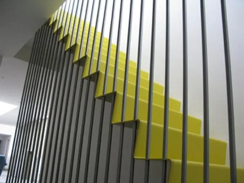 Staircase at Grey & white Hertford house, K384 (photo 9)