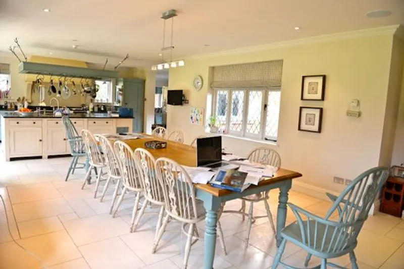 Kitchen at Film location D2172 in Buckinghamshire (photo 3)
