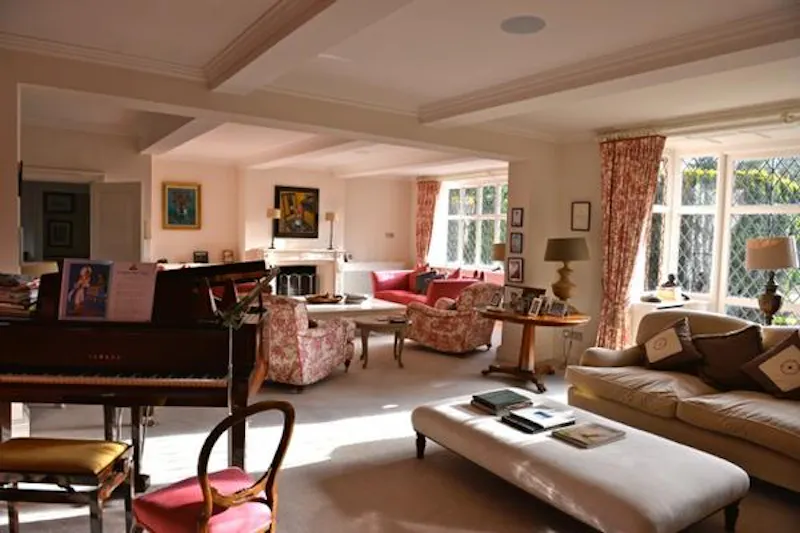 Drawing room at Film location D2172 in Buckinghamshire (photo 5)