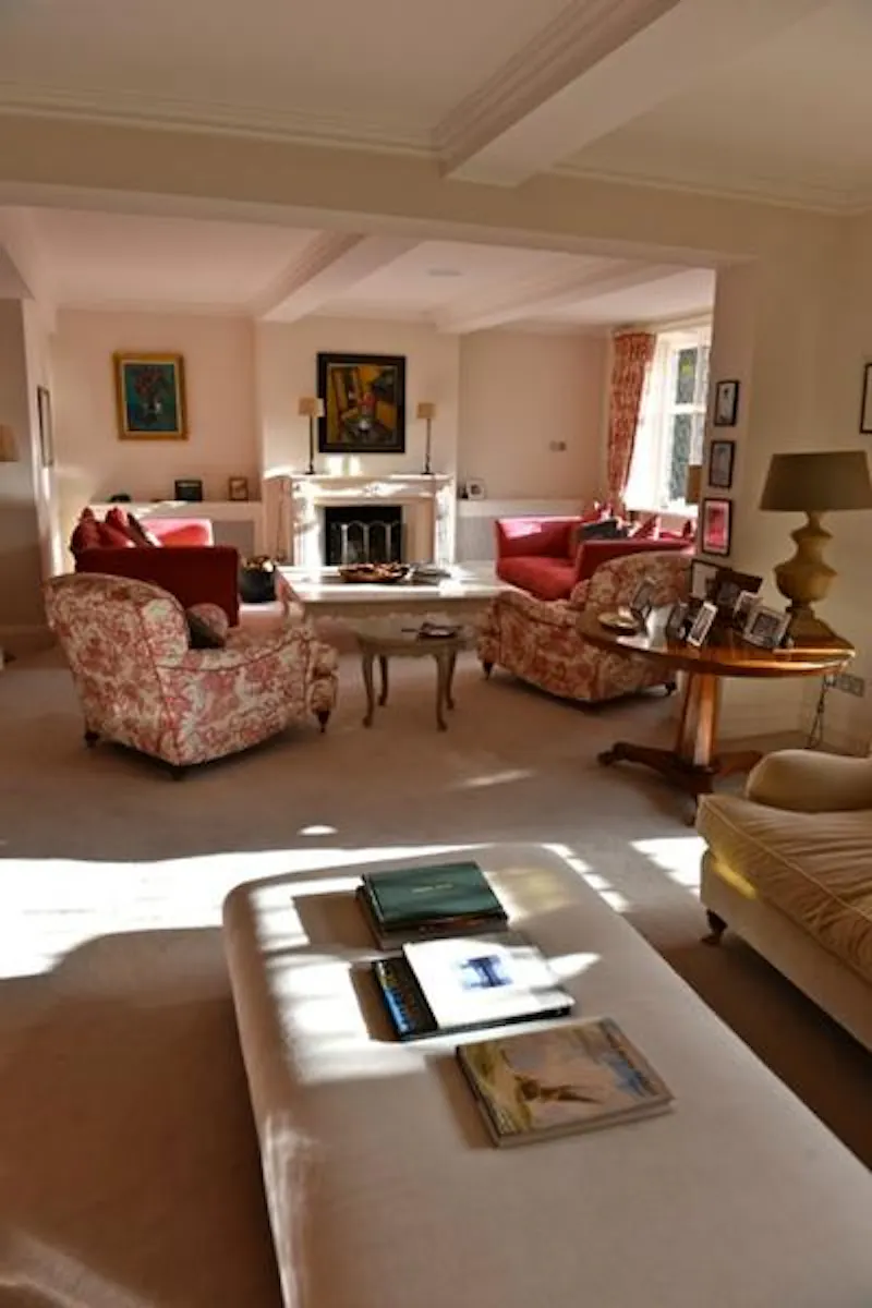 Fireplace at Film location D2172 in Buckinghamshire (photo 6)