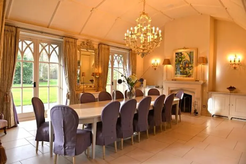 Boardroom at Film location D2172 in Buckinghamshire (photo 7)