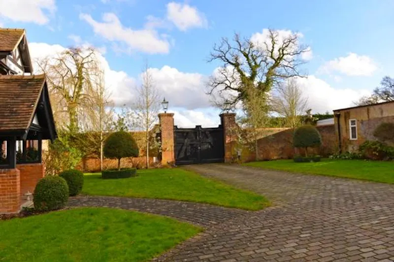 Film location D2172 in Buckinghamshire (photo 29)
