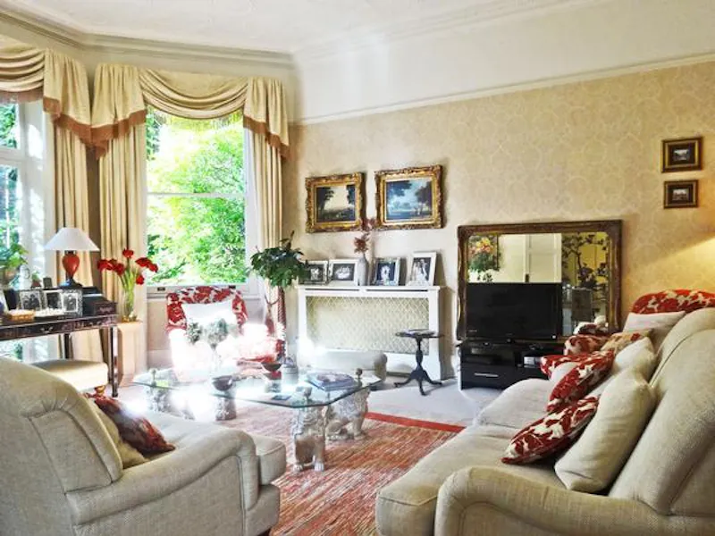 Living Room at Traditional Wimbledon apartment, F1044 (photo 4)