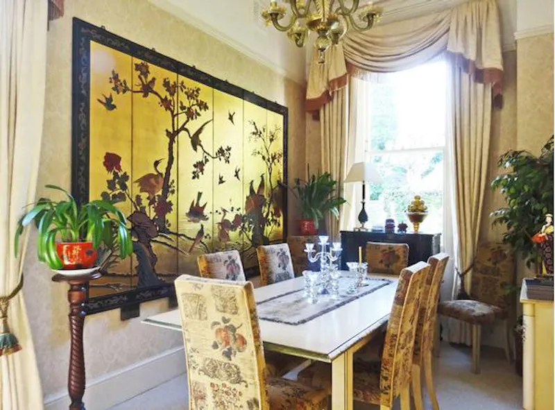 Dining room at Traditional Wimbledon apartment, F1044 (photo 9)