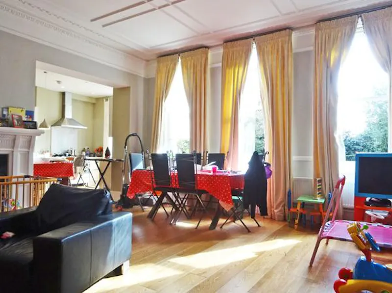 Dining room at Colourful Wimbledon apartment, F1045 (photo 2)